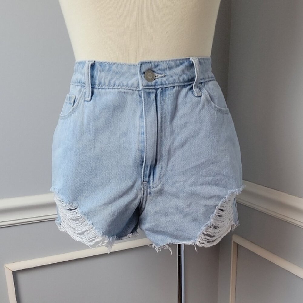HOLLISTER Ultra High-Rise Vintage Relaxed Distressed Cut Off Mom‎ 3" Jean Shorts